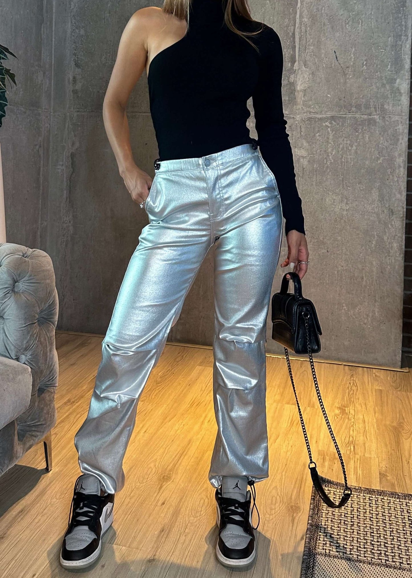 Ref. S2431 Jogger pants in metallic silver leather